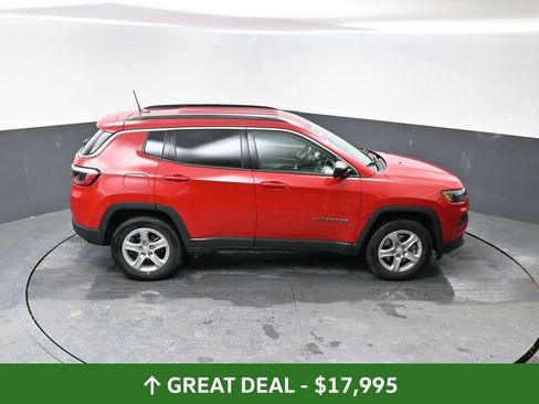Used 2024 Jeep Compass Latitude image 42