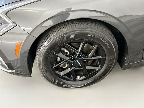 Used 2025 Kia K5 LXS image 11