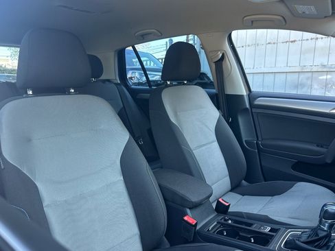 Used 2016 Volkswagen e-Golf SE w/ DC Fast Charging Package image 29