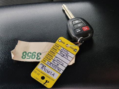 Used 2016 Toyota Camry LE image 26