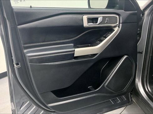Used 2022 Ford Explorer XLT RWD image 17