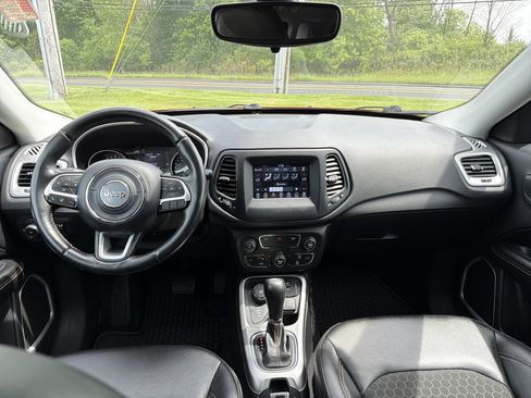 Used 2020 Jeep Compass Latitude w/ Cold Weather Group AWD/4WD image 11