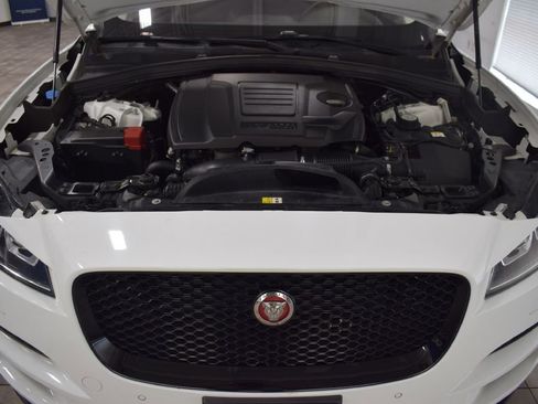 Used 2018 Jaguar F-PACE Premium image 36