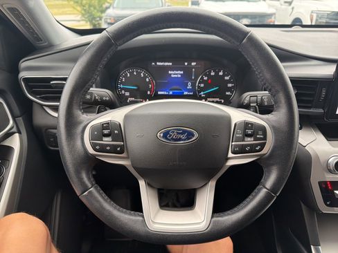 Used 2021 Ford Explorer XLT w/ Equipment Group 202A AWD/4WD image 16