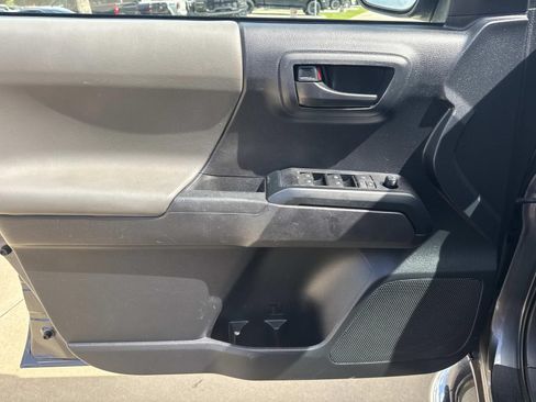 Used 2020 Toyota Tacoma SR w/ SR Convenience Package RWD image 18