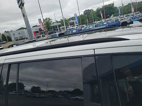 Used 2022 Chevrolet Suburban RST w/ Luxury Package AWD/4WD image 11
