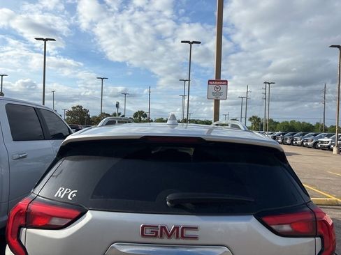 Used 2019 GMC Terrain Denali w/ Advanced Safety Package FWD image 10