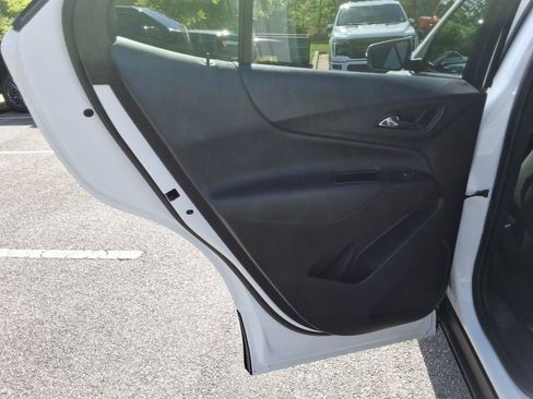 Used 2024 Chevrolet Equinox LT FWD image 17