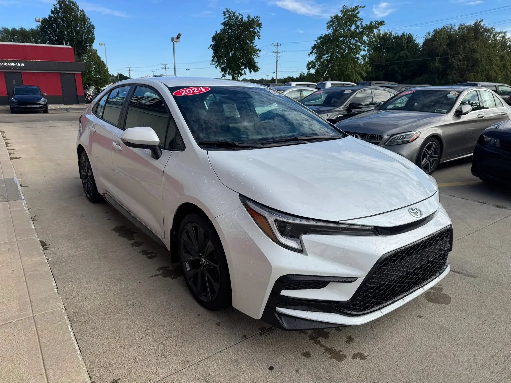Used 2024 Toyota Corolla SE FWD image 3