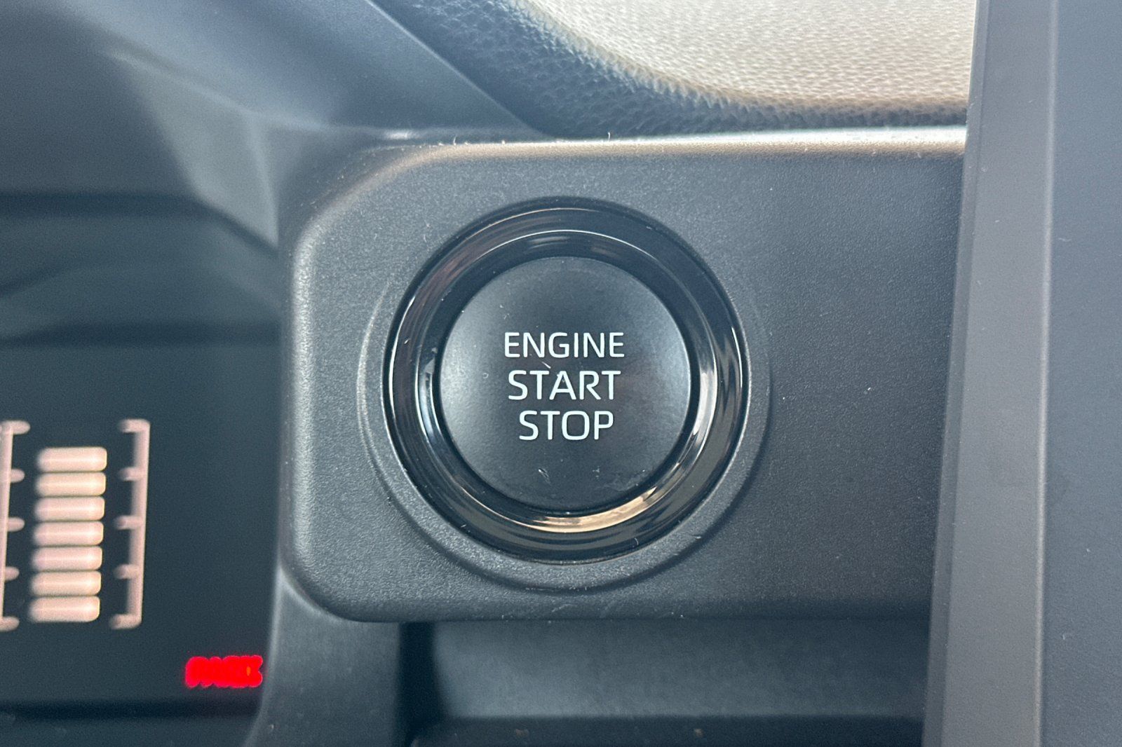 Certified 2025 Toyota Tacoma SR5 AWD/4WD image 24