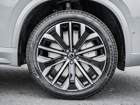 New 2026 Volvo XC90 B6 Plus w/ Protection Package Premier image 16