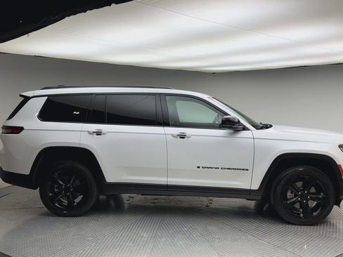 Used 2025 Jeep Grand Cherokee L Altitude AWD/4WD image 9