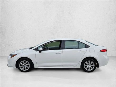 Used 2025 Toyota Corolla LE FWD image 9