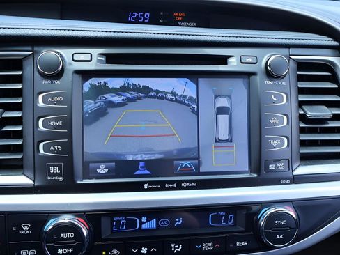 Used 2018 Toyota Highlander Limited Platinum AWD/4WD image 26