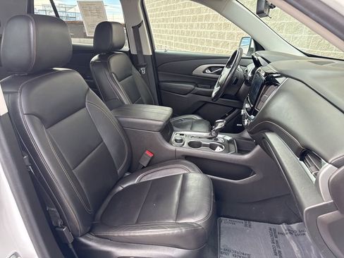Used 2021 Chevrolet Traverse RS image 49
