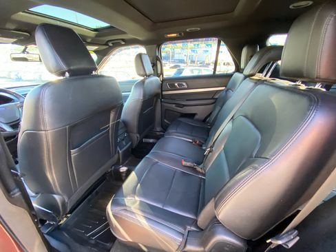 Used 2018 Ford Explorer XLT w/ Equipment Group 202A image 13