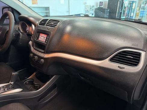 Used 2019 Dodge Journey SE FWD image 24