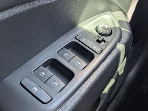 New 2025 Hyundai Venue SE image 21