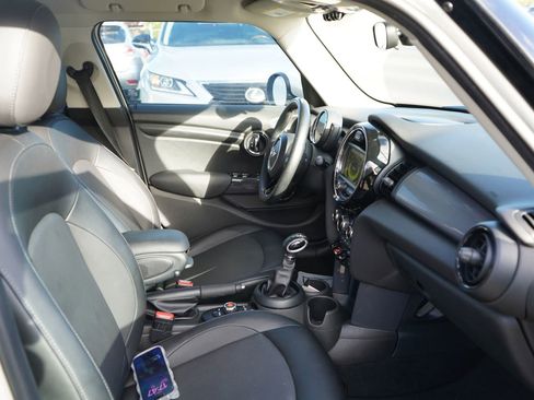 Used 2018 MINI Cooper 4-Door Hardtop FWD image 19