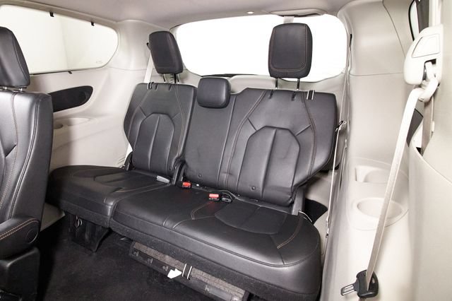 Used 2018 Chrysler Pacifica Touring-L Plus FWD image 25
