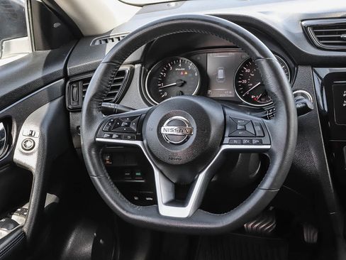 Used 2017 Nissan Rogue SV FWD image 21