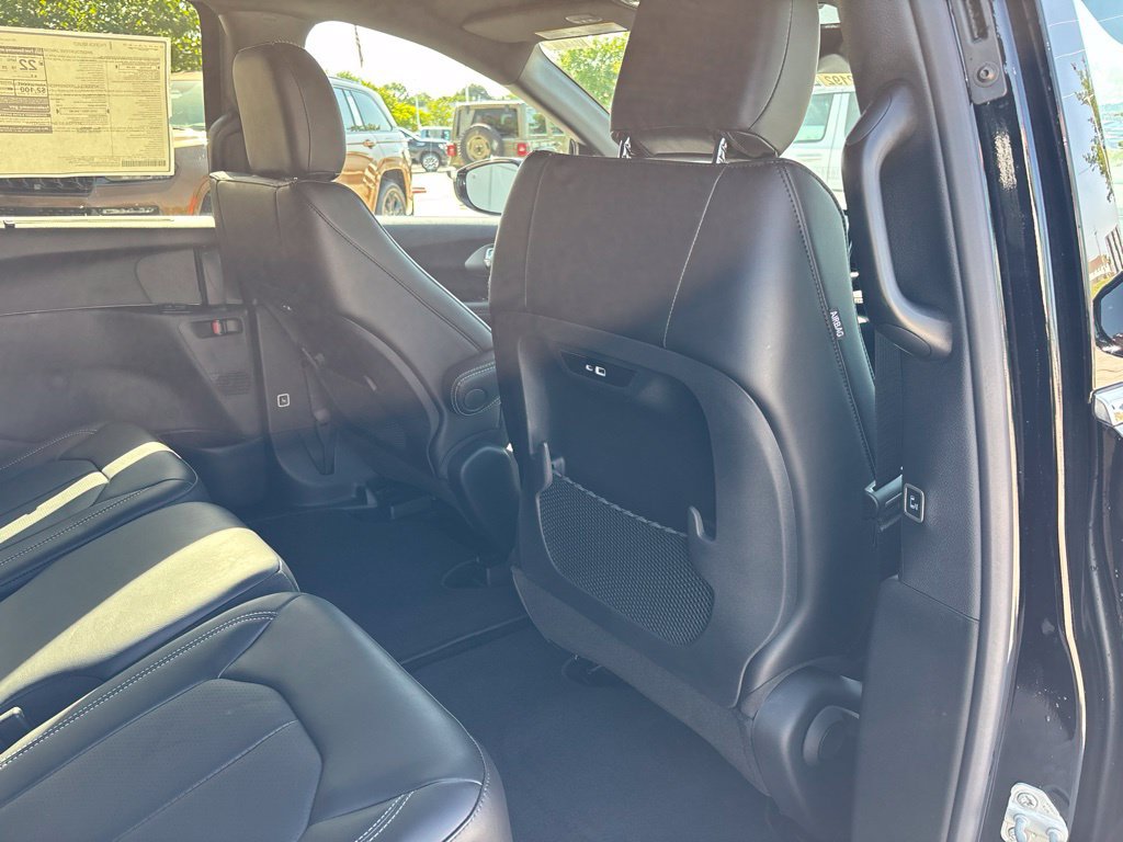 New 2027 Chrysler Pacifica Select FWD image 19