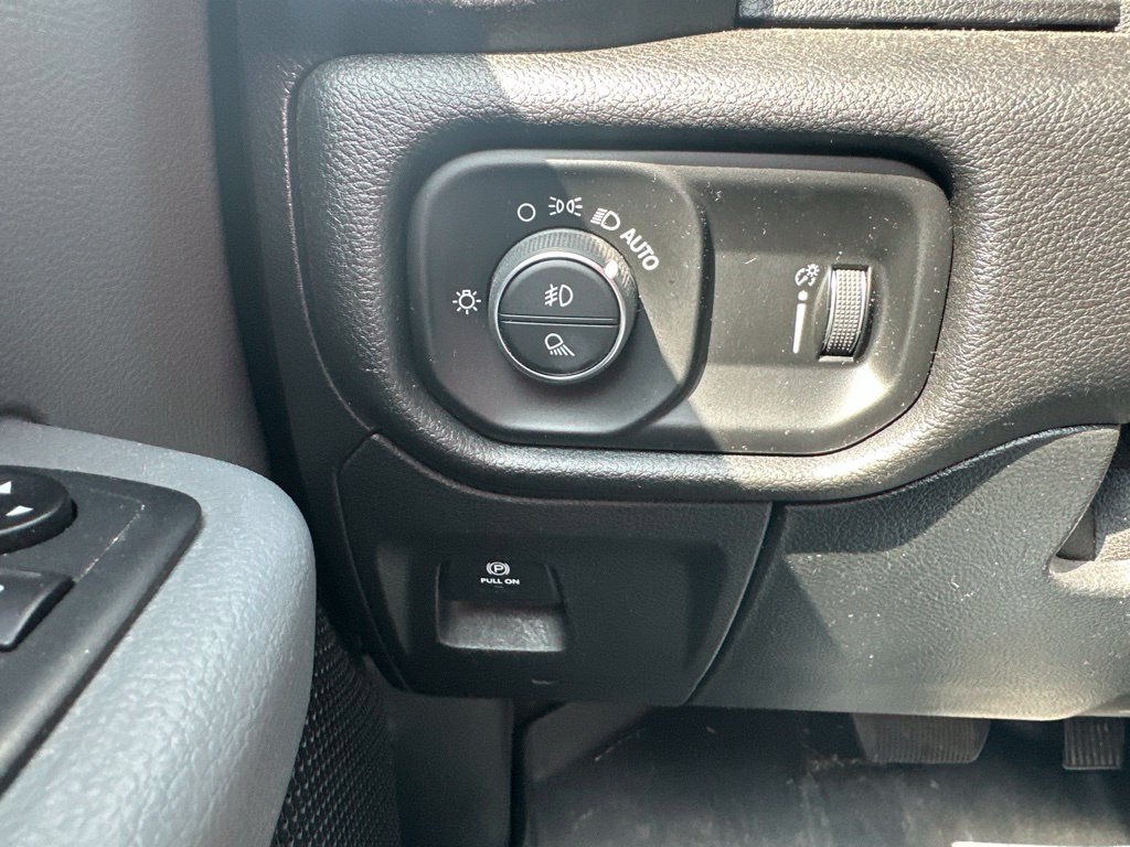 Used 2020 RAM 1500 Big Horn AWD/4WD image 34