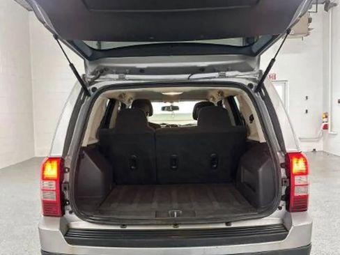Used 2016 Jeep Patriot Latitude AWD/4WD image 10