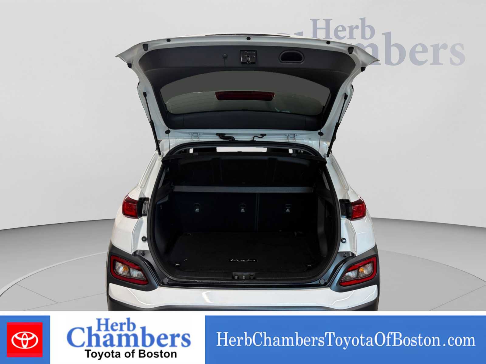 Used 2021 Hyundai Kona Limited w/ Cargo Package FWD image 4