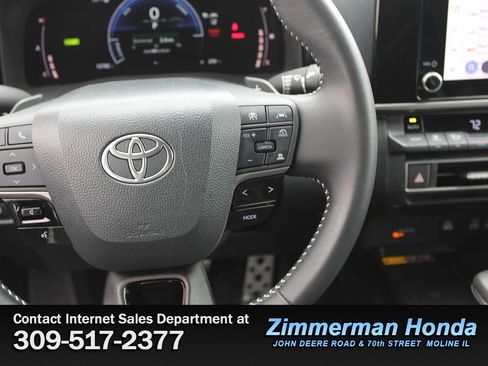 Used 2025 Toyota Camry SE image 12