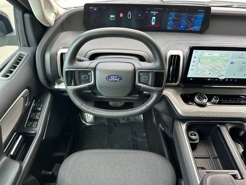 Used 2025 Ford Expedition Max Active RWD image 17