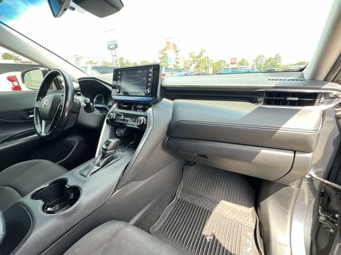 Used 2021 Toyota Venza LE image 33