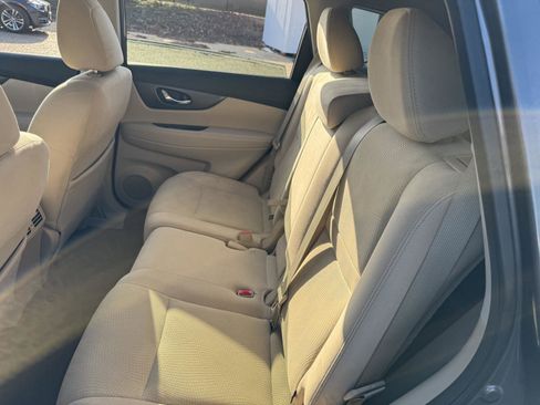 Used 2018 Nissan Rogue SV image 15