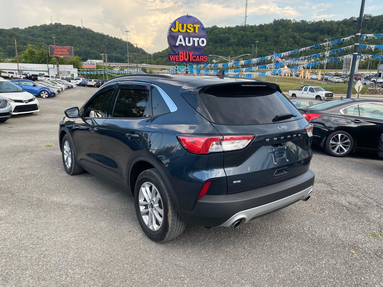 Used 2022 Ford Escape SE w/ Convenience Package FWD image 5