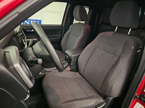 Used 2016 Toyota Tacoma TRD Off-Road AWD/4WD image 5