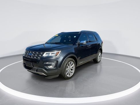 Used 2017 Ford Explorer Limited w/ Equipment Group 303A image 4