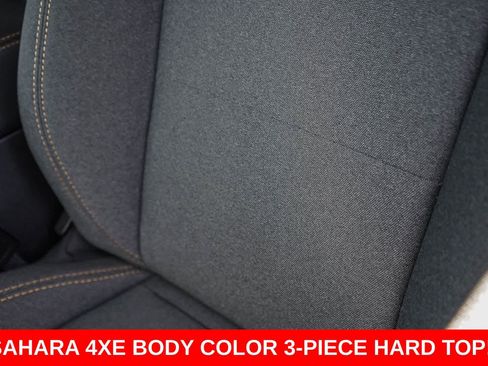 Used 2025 Jeep Wrangler Sahara image 23