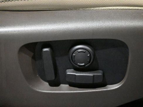 Used 2020 Land Rover Range Rover Sport SE image 17