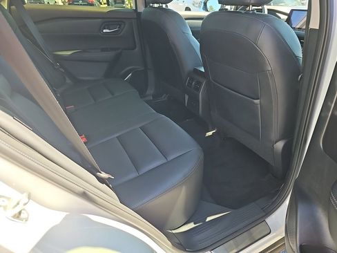 Used 2023 Nissan Rogue SL FWD image 15