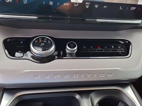 New 2026 Ford Expedition Active image 9