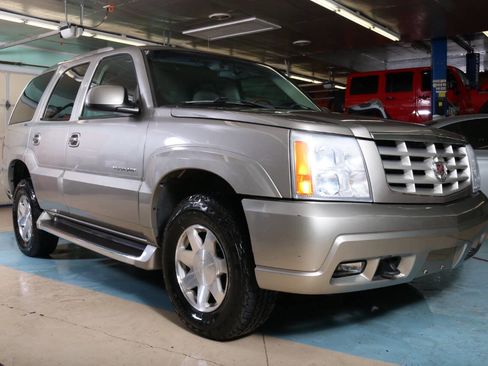 Used 2002 Cadillac Escalade AWD image 5