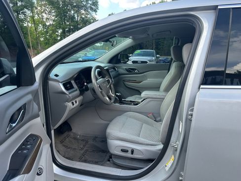 Used 2018 GMC Acadia SLE FWD image 8