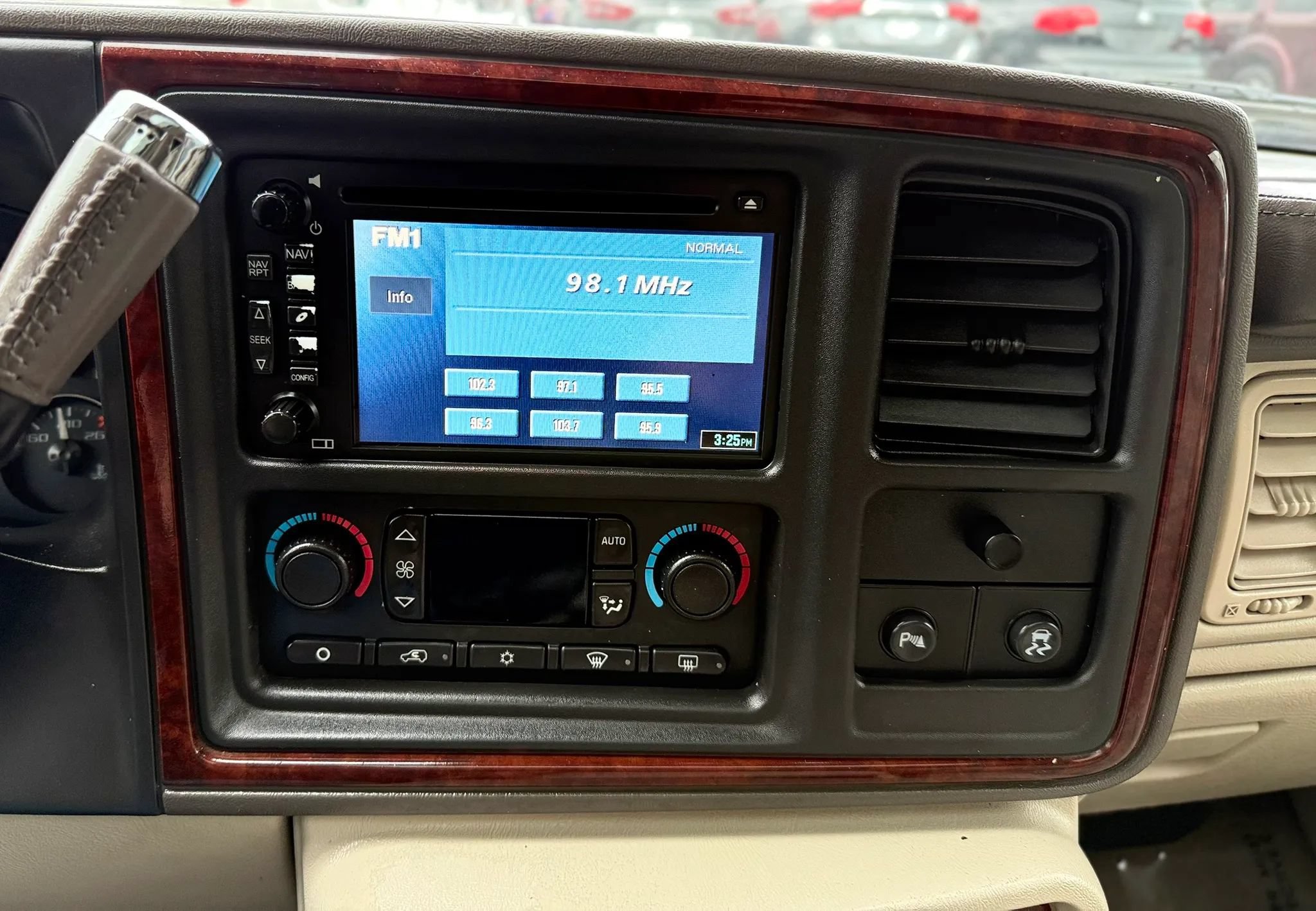 Used 2005 Cadillac Escalade AWD image 17
