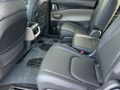 New 2026 Kia Carnival LXS image 10