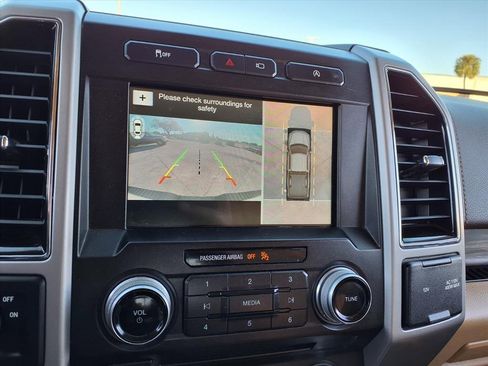 Used 2018 Ford F150 Lariat w/ Equipment Group 502A Luxury image 31