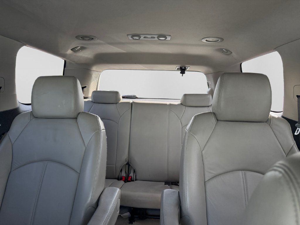 Used 2011 GMC Acadia SLT AWD/4WD image 32
