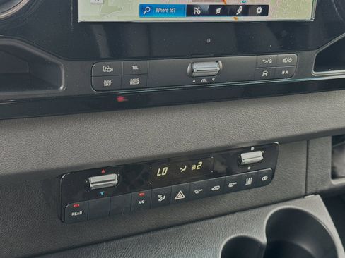 Used 2024 Mercedes-Benz Sprinter 2500 image 23