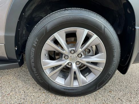 Used 2015 Toyota Highlander LE image 14