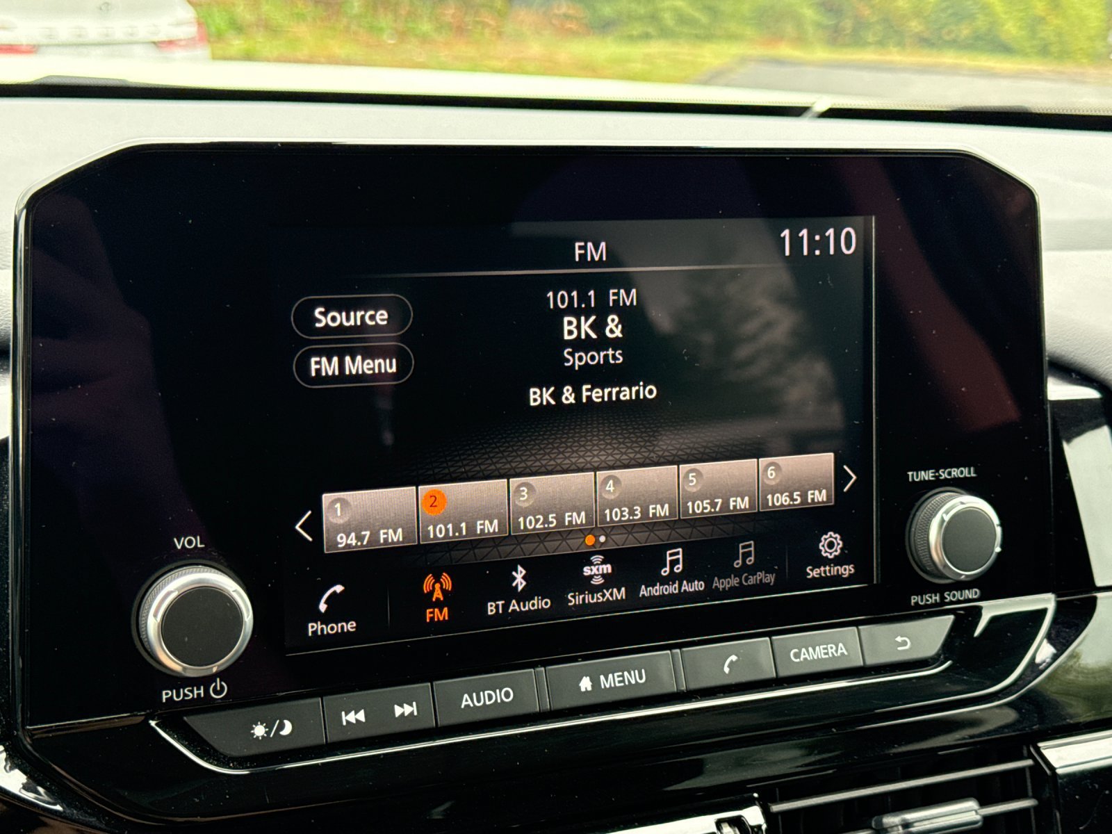Used 2024 Nissan Pathfinder SV FWD image 14