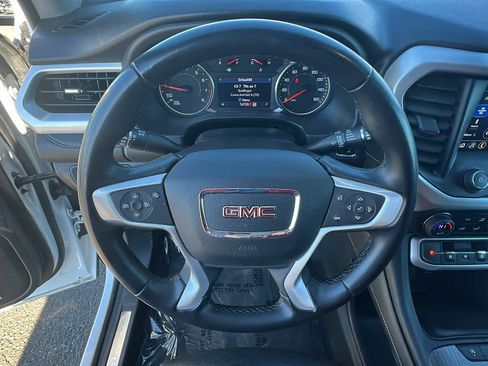 Used 2023 GMC Acadia SLT image 18